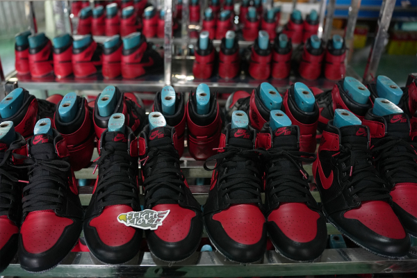 Air Jordan 1 OG  Banned/Bred  2011 (Deadstock,with tiny Flaws) ( A1)
