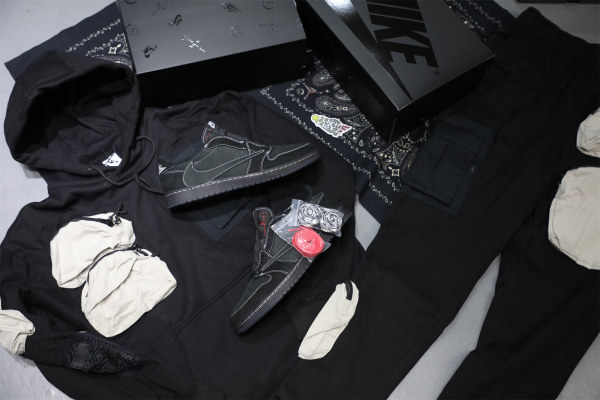 Travis Scott x Nike Air Jordan 1 Low OG “Black/Phantom”（A1）