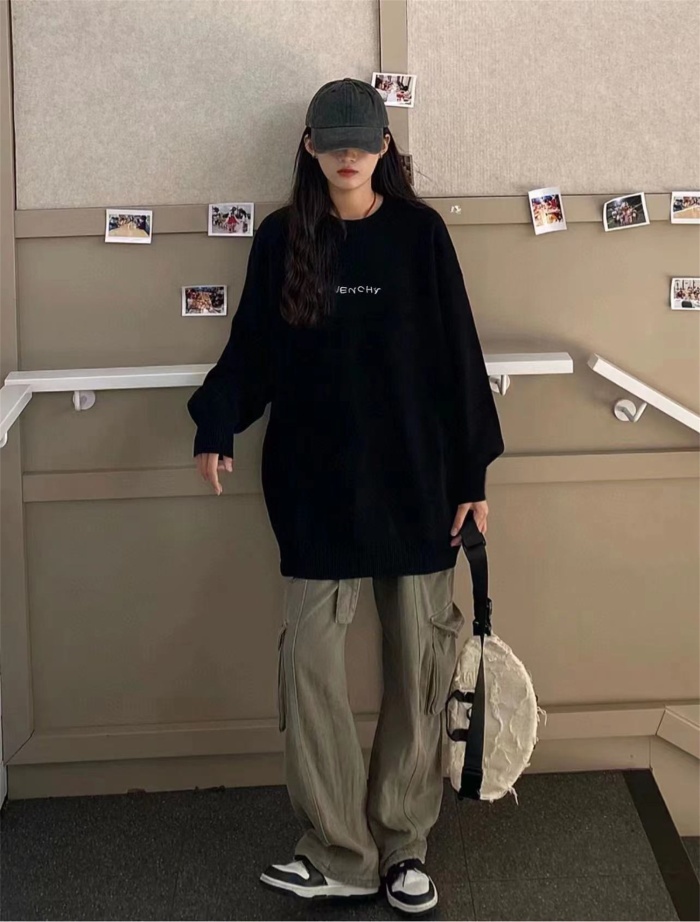 G!V3NCHY small letter embroidered crew neck sweater