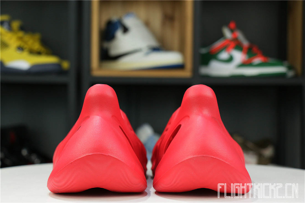 Yeezy Foam RNNR Vermillion Size6/39