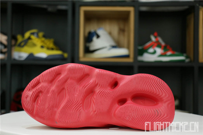 Yeezy Foam RNNR Vermillion Size6/39