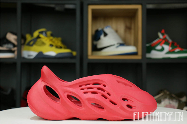 Yeezy Foam RNNR Vermillion Size6/39