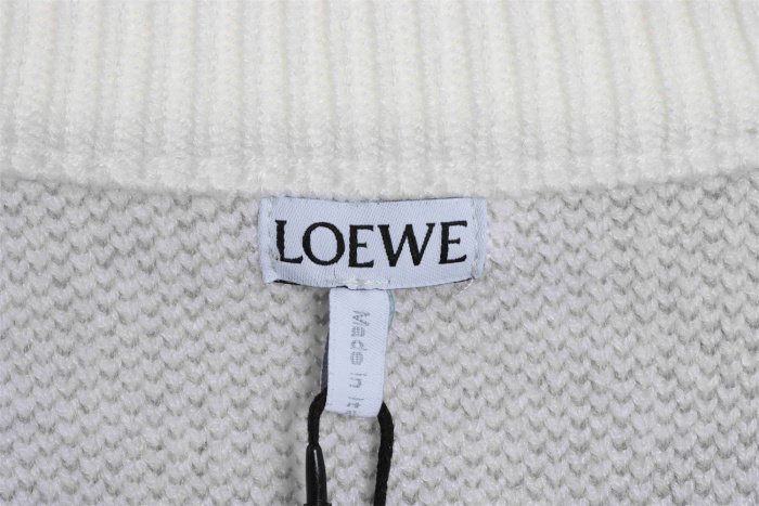 Loevve 22FW pocket four-leaf clover jacquard crew neck sweater