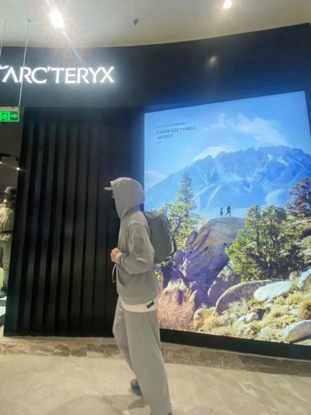 ARC'TERYX  Arm Pocket Functional Hoodie
