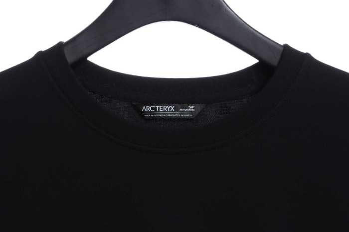 ARC'TERYX  Arm pockets functional crew neck long-sleeve shirt