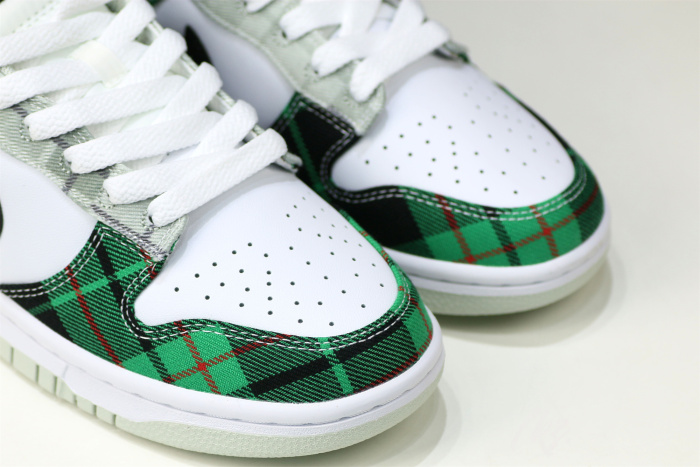 Nike Dunk Low  Plaid