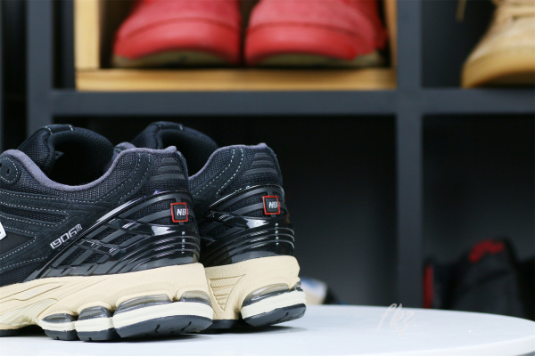 New Balance 1906R Black Black Taupe