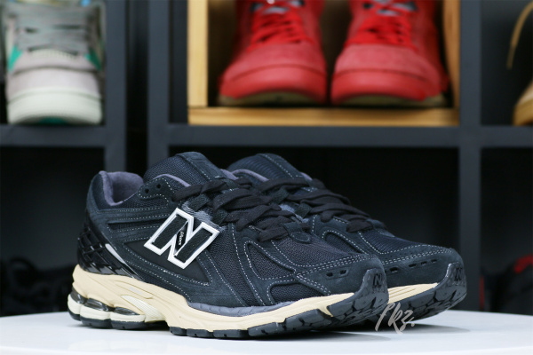 New Balance 1906R Black Black Taupe