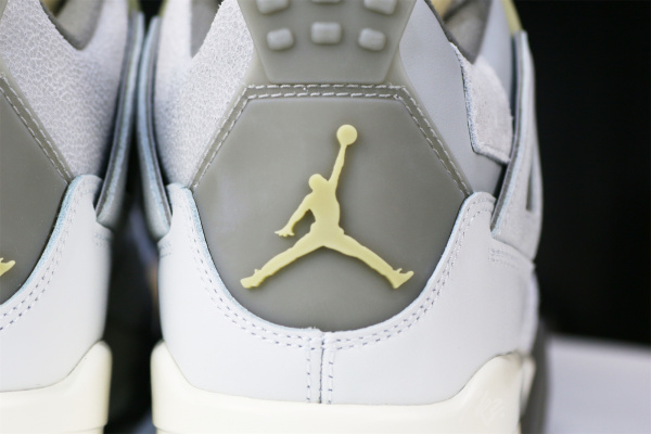 Air Jordan 4 Retro SE Craft Photon Dust