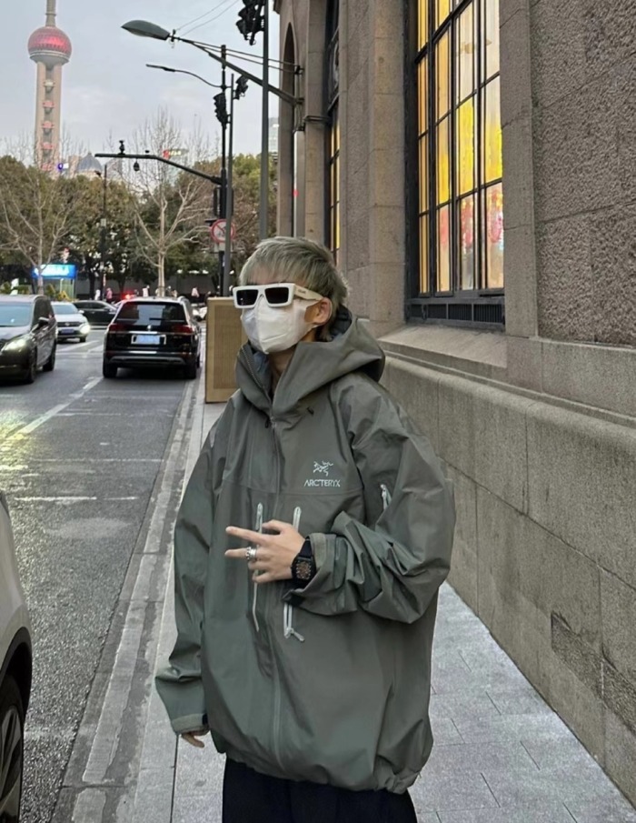 Arc'teryx sixth generation gold embroidery hard shell jacket