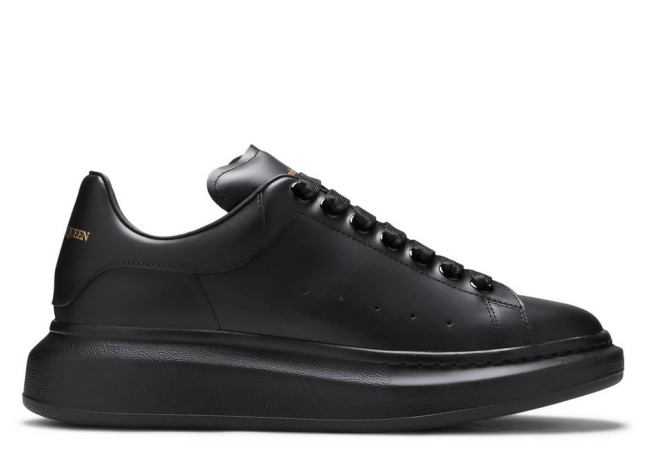 Alexande* McQuee* Oversized Sneaker 'All Black'