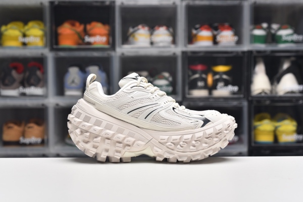 Balenciag* Defender black & white