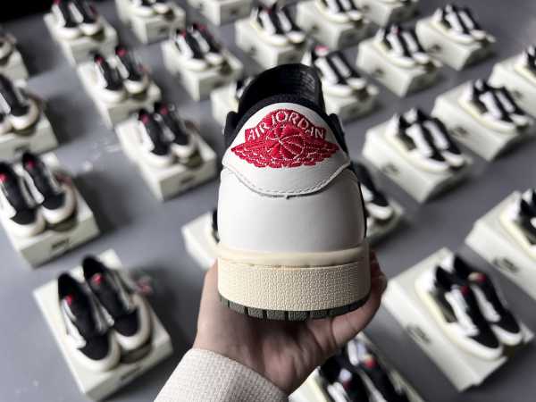 Travis Scott x Air Jordan 1 Low OG SP WMNS Olive （A1）