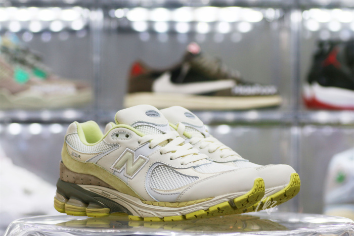 New Balance 2002R AURALEE White