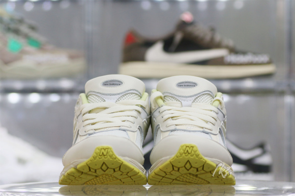 New Balance 2002R AURALEE White