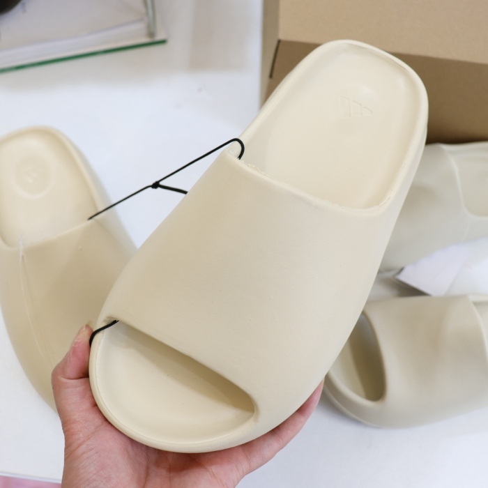 AdidasYeezy Slides Kids 'Bone'  Kid