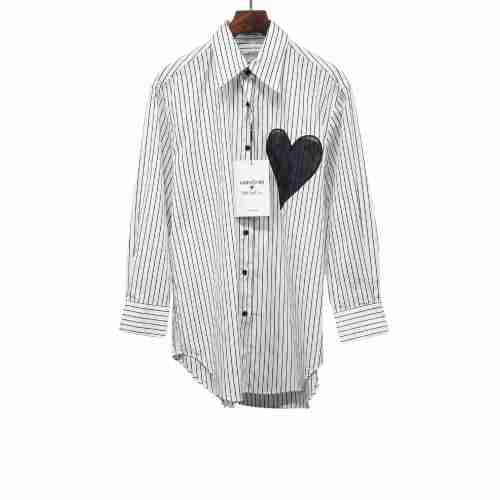 Mo&Co Joint Vertical Stripe Love Patch Shirt