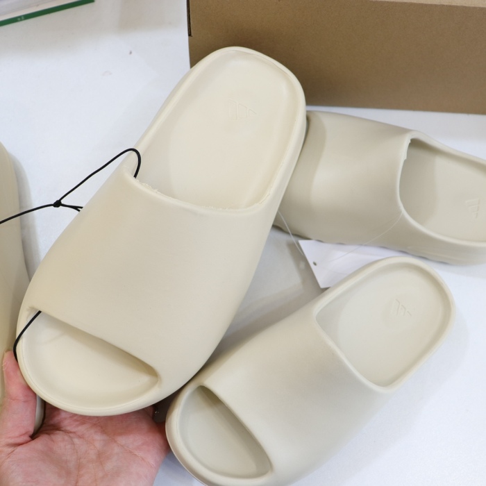 AdidasYeezy Slides Kids 'Bone'  Kid