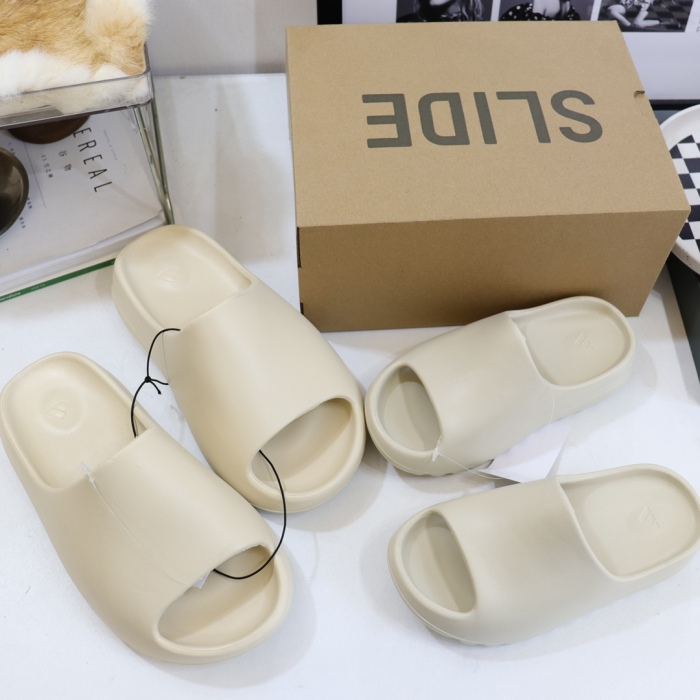 AdidasYeezy Slides Kids 'Bone'  Kid