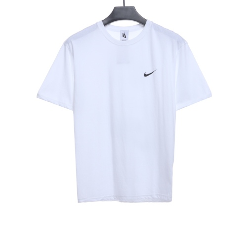 Nike Stuart co-signed the classic letter pattern short sleeves