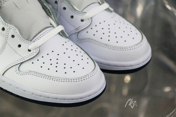 Air Jordan 1 Retro Low Metallic Blue