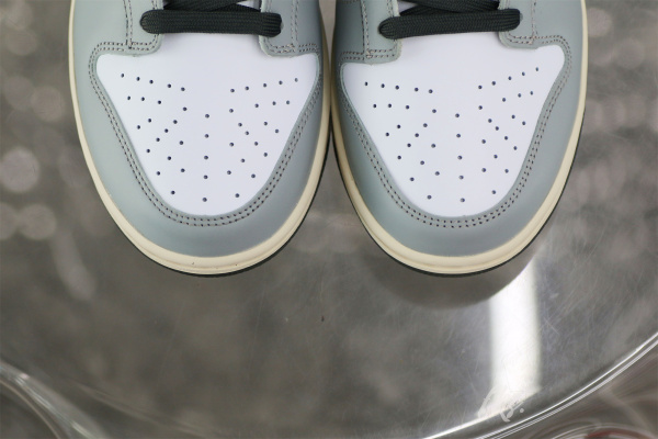 Nike Dunk Low Light Smoke Grey