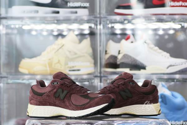 New Balance 2002R Black Fig