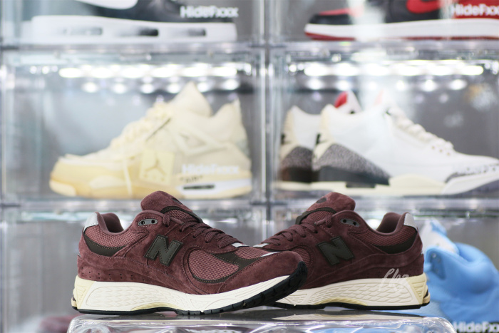 New Balance 2002R Black Fig
