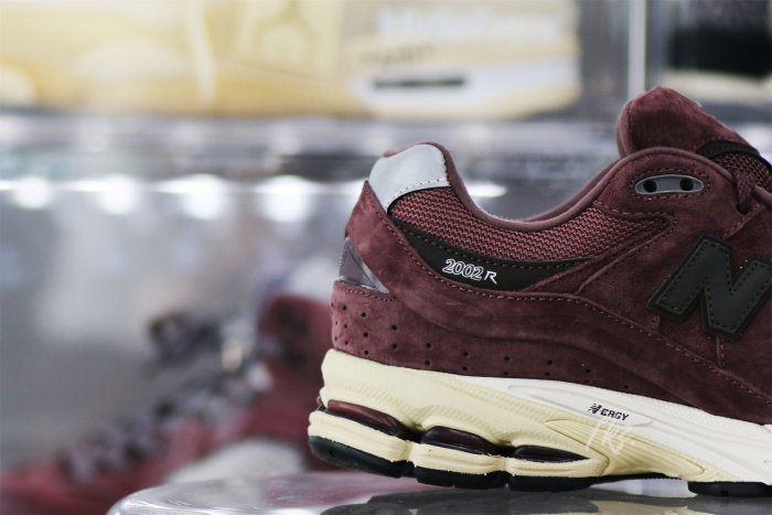 New Balance 2002R Black Fig