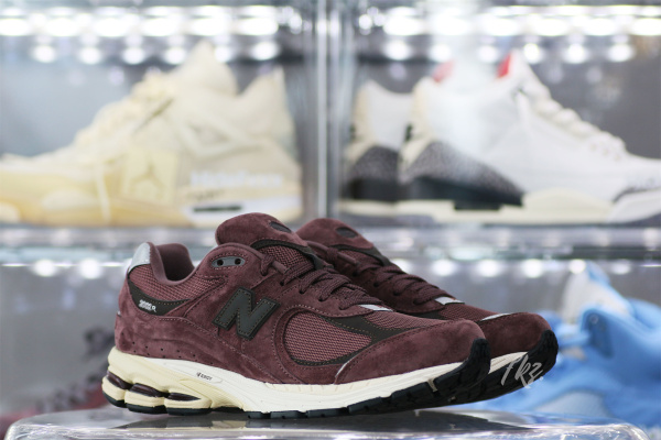 New Balance 2002R Black Fig