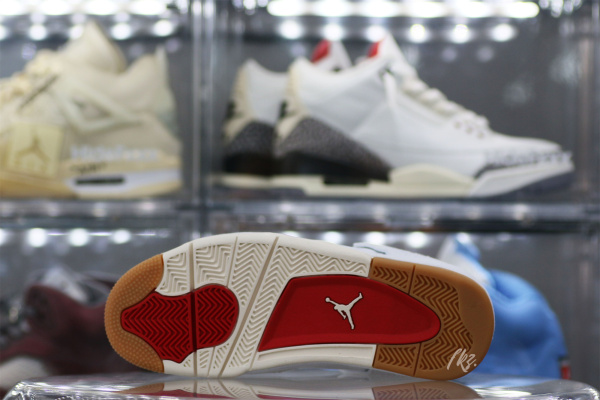 Air Jordan 4 Retro Levi's White (Levi's Tag)