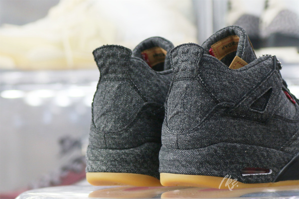 Air Jordan 4 Retro Levi's Black (Levi's Tag)