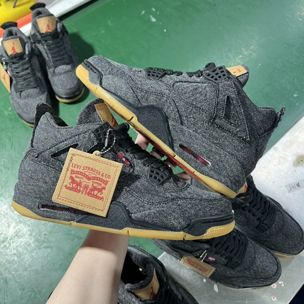Air Jordan 4 Retro Levi's Black (Levi's Tag)