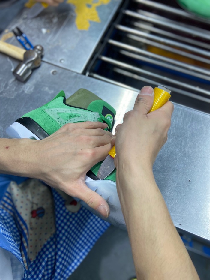 Air Jordan 4 Retro Wahlburgers