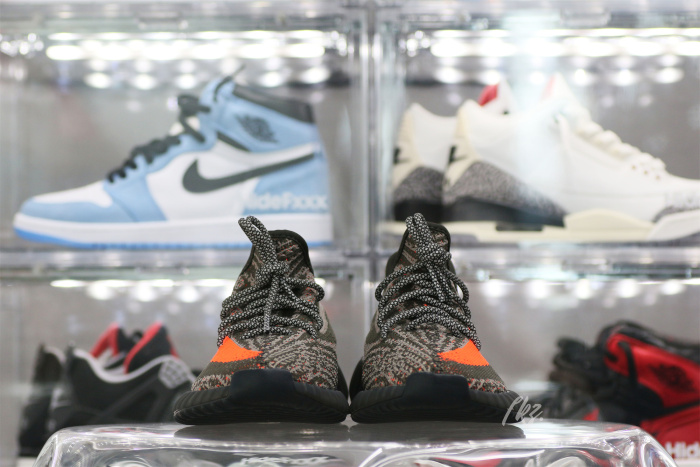 Yeezy Boost 350 V2  Carbon Beluga  2023