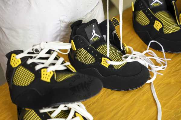 Air Jordan 4 Retro Thunder 2023（A1）