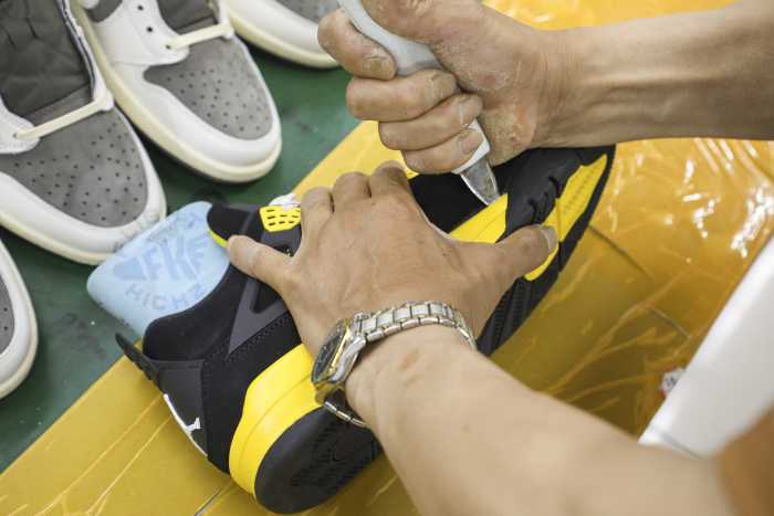 Air Jordan 4 Retro Thunder 2023（A1）