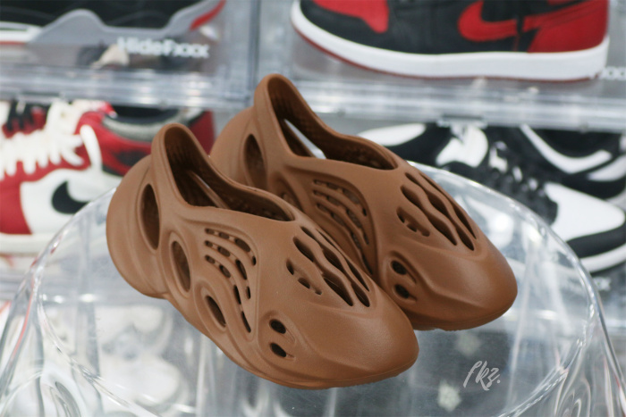 Adidas Yeezy Foam RNNR Mist GV6774