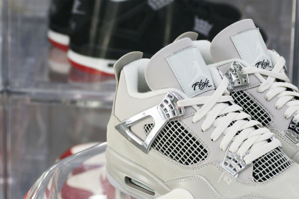 Air Jordan 4 “Frozen Moments”