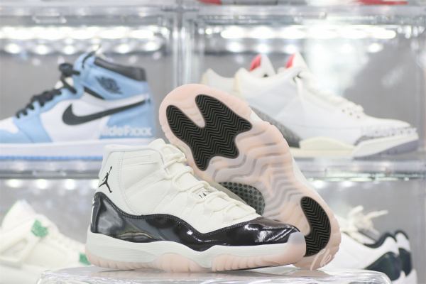 Air Jordan 11  “Neapolitan”（WMNS）（A1）