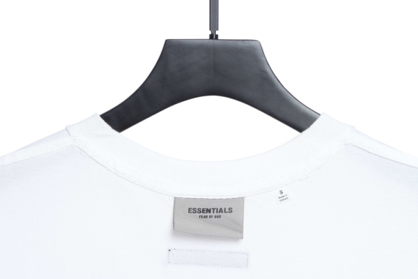 Essentials back silicone letter short sleeve