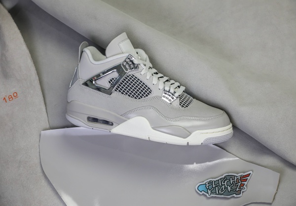 Air Jordan 4 “Frozen Moments”