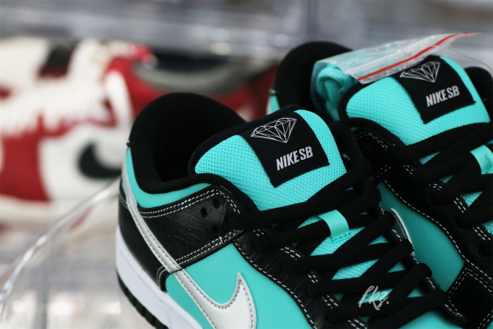 Nike SB Dunk Low Diamond Supply Co. Tiffany