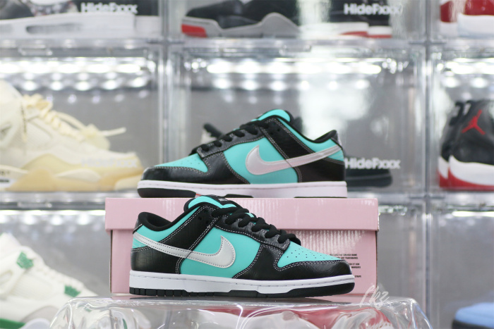 Nike SB Dunk Low Diamond Supply Co. Tiffany