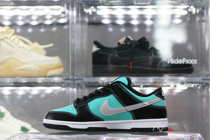 Nike SB Dunk Low Diamond Supply Co. Tiffany