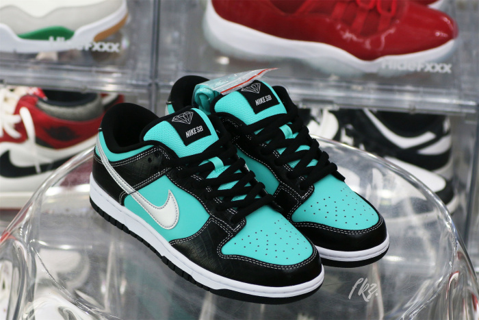Nike SB Dunk Low Diamond Supply Co. Tiffany