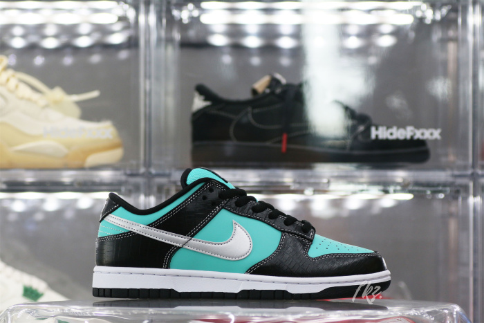 Nike SB Dunk Low Diamond Supply Co. Tiffany