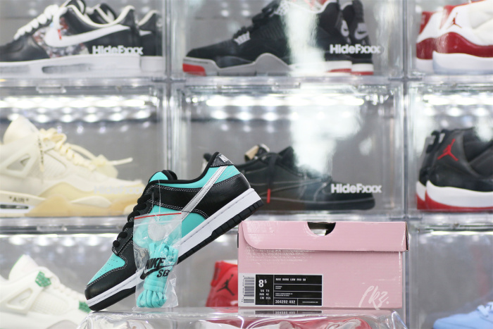 Nike SB Dunk Low Diamond Supply Co. Tiffany