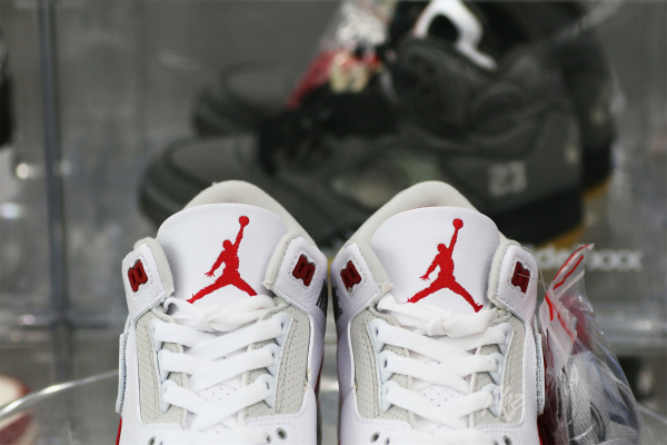 Air Jordan 3 Retro Tinker  Air Max 1 - University Red