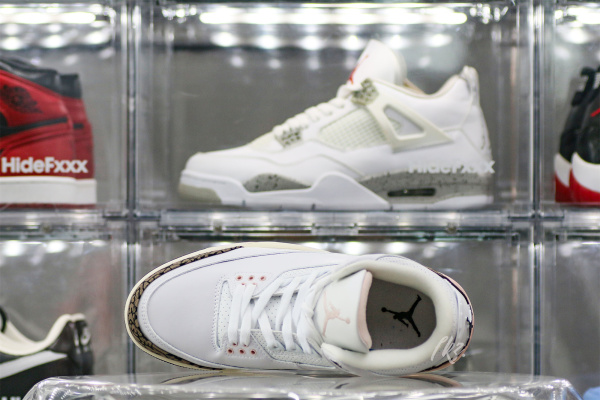 Air Jordan 3 Retro Neapolitan Dark Mocha